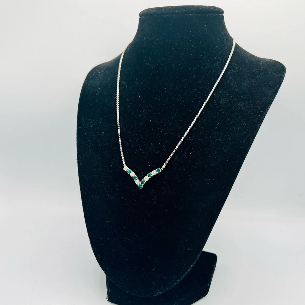 Vintage emerald green & clear rhinestone necklace silver chain 16”